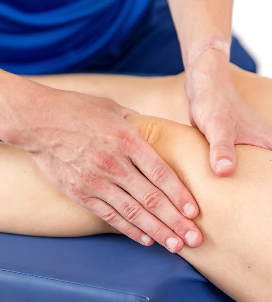 Manuelle Lymphdrainage am Bein